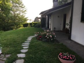 Отель Elleboro B&B  Carugo